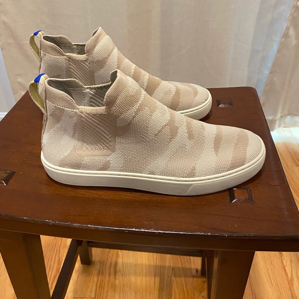 Rothy’s Retired Sand Camo Chelsea - Picture 2 of 6